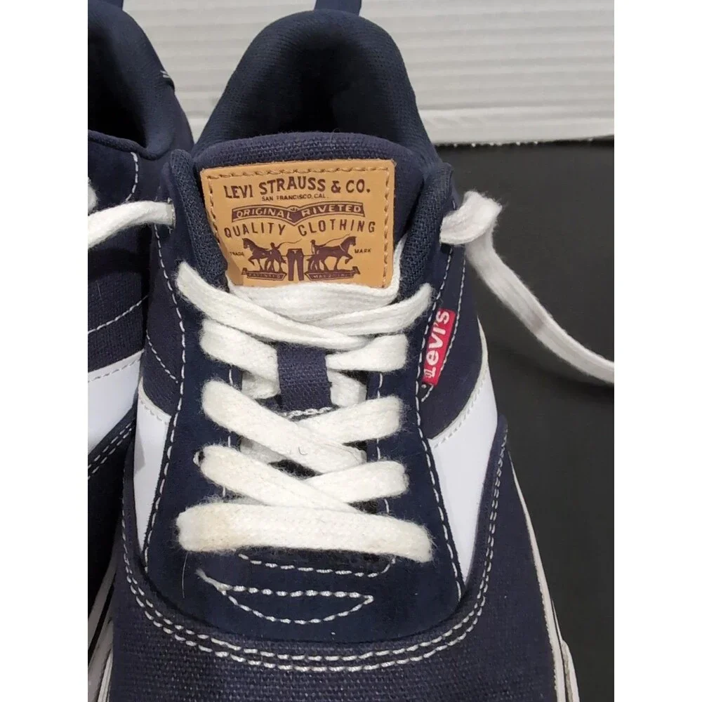 LEVI'S LANCE CANVAS SNEAKERS WOMEN'S SIZE 8.5 CUSHION INSOLE NAVY WHITE EUC